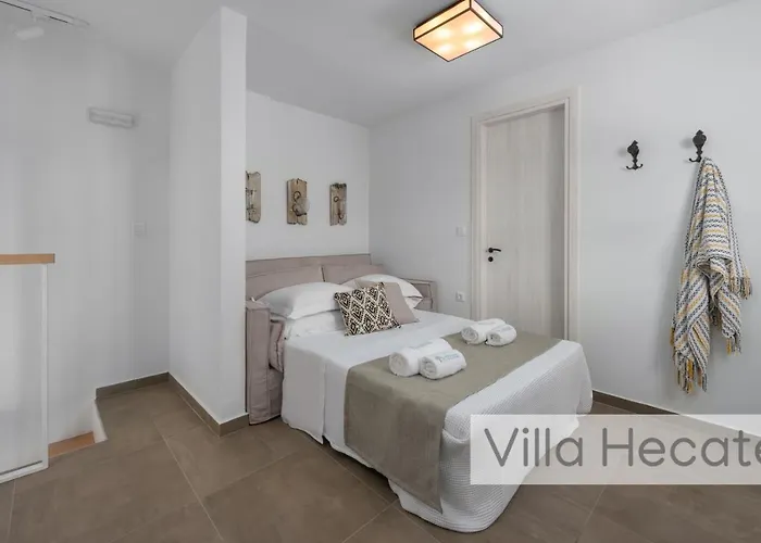 Villa Amphitheater And *