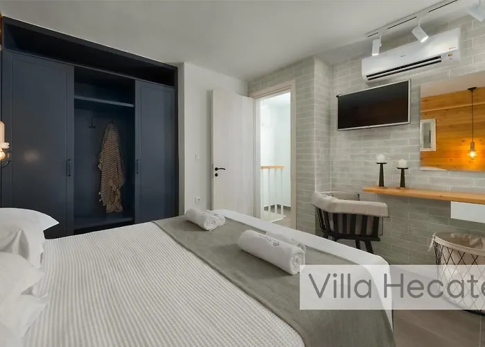 Amphitheater And Líndos